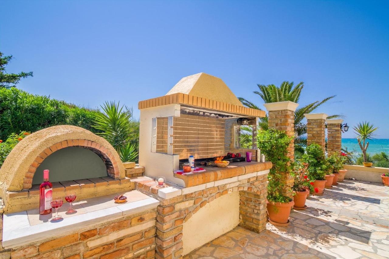 Beachfront Villa Victoras - With Private Beach Sidari  Exterior photo