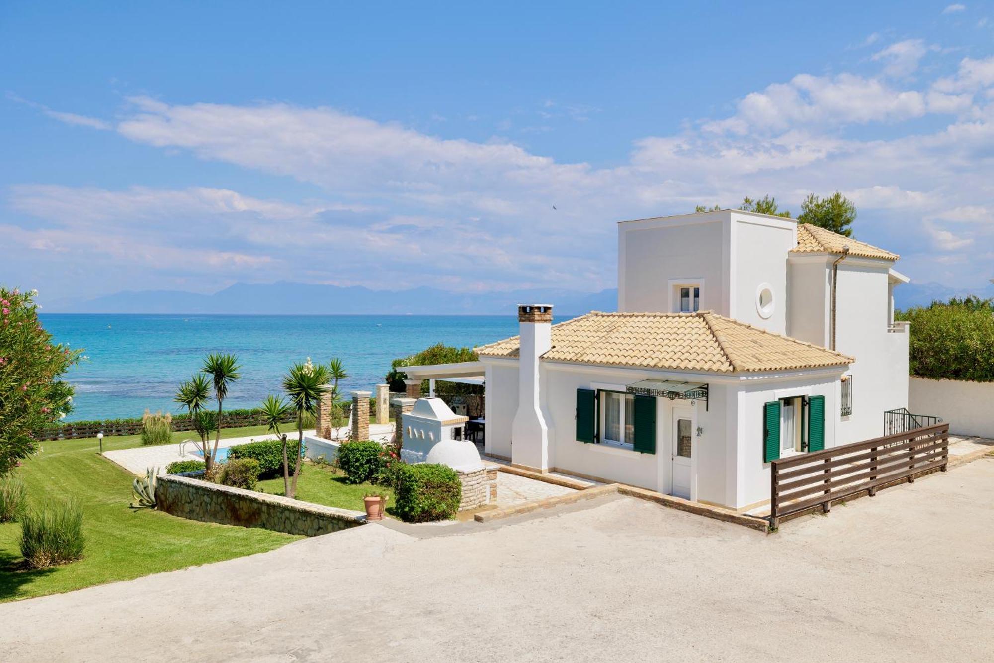 Beachfront Villa Victoras - With Private Beach Sidari  Exterior photo