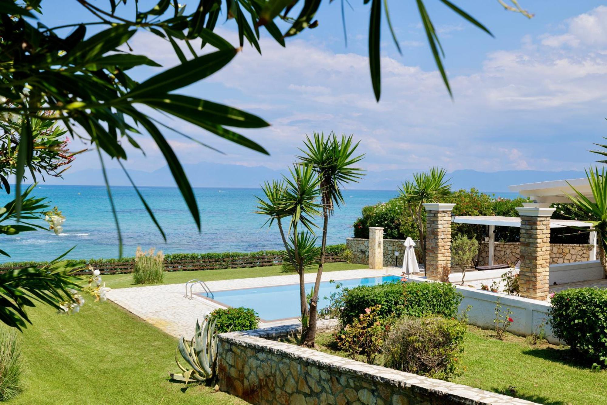 Beachfront Villa Victoras - With Private Beach Sidari  Exterior photo