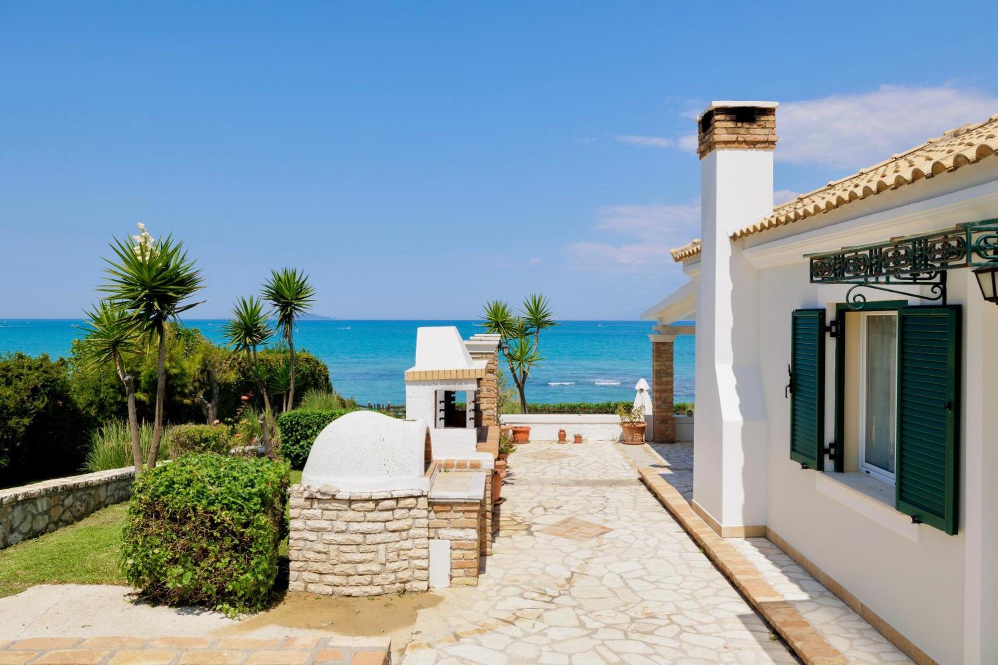 Beachfront Villa Victoras - With Private Beach Sidari  Exterior photo