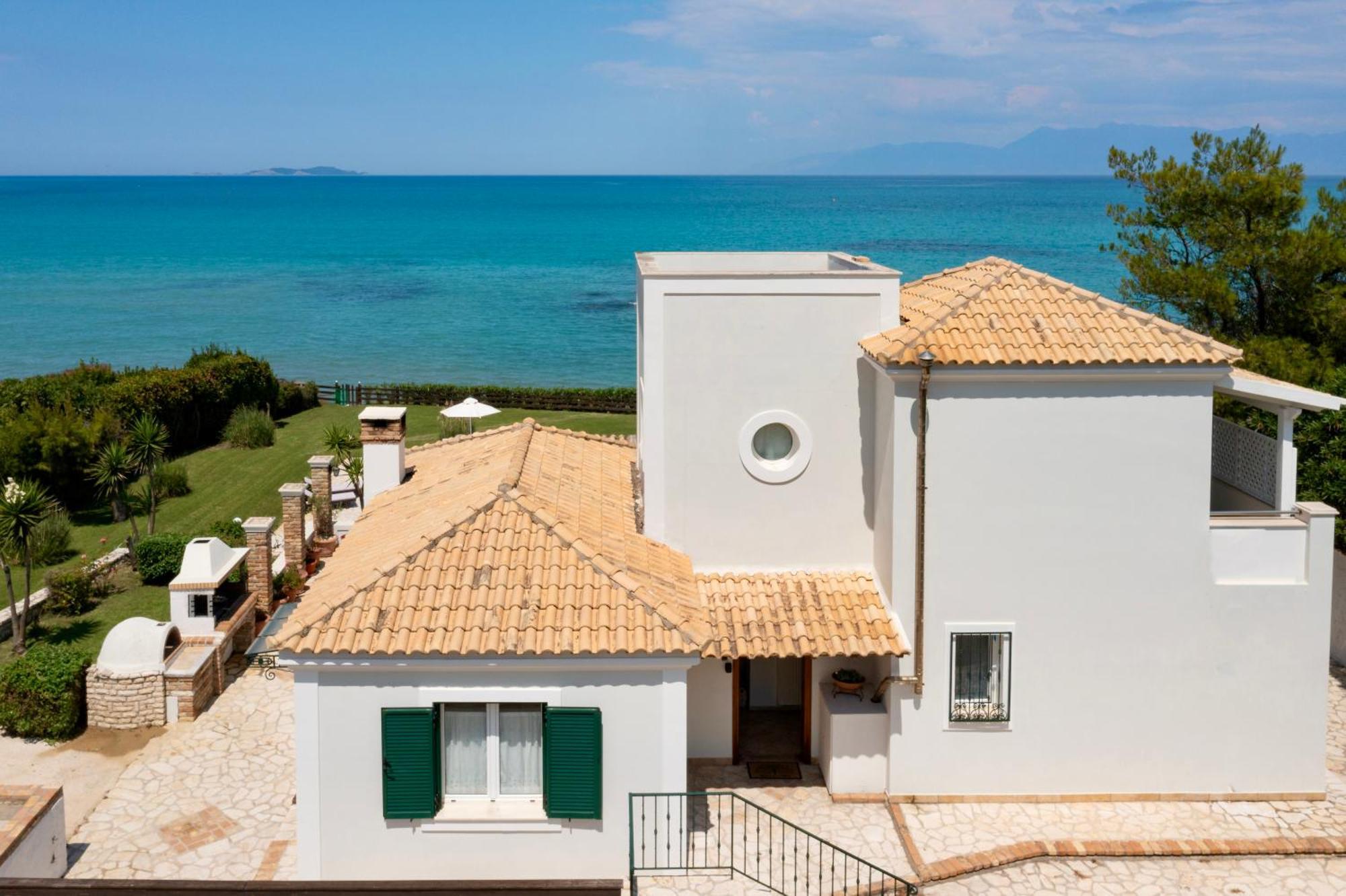 Beachfront Villa Victoras - With Private Beach Sidari  Exterior photo