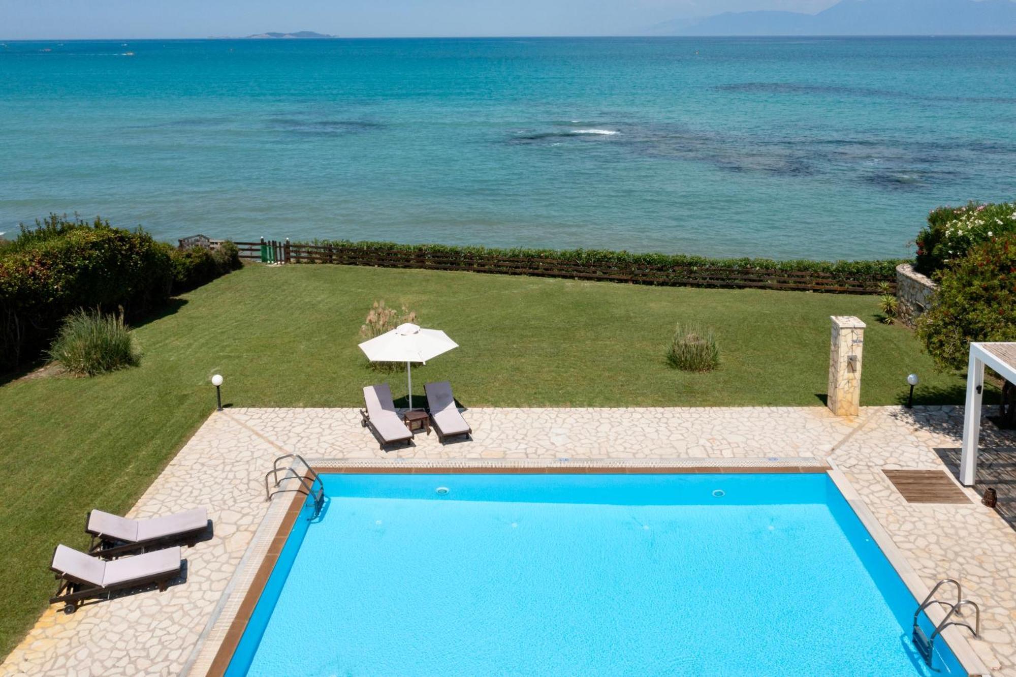 Beachfront Villa Victoras - With Private Beach Sidari  Exterior photo